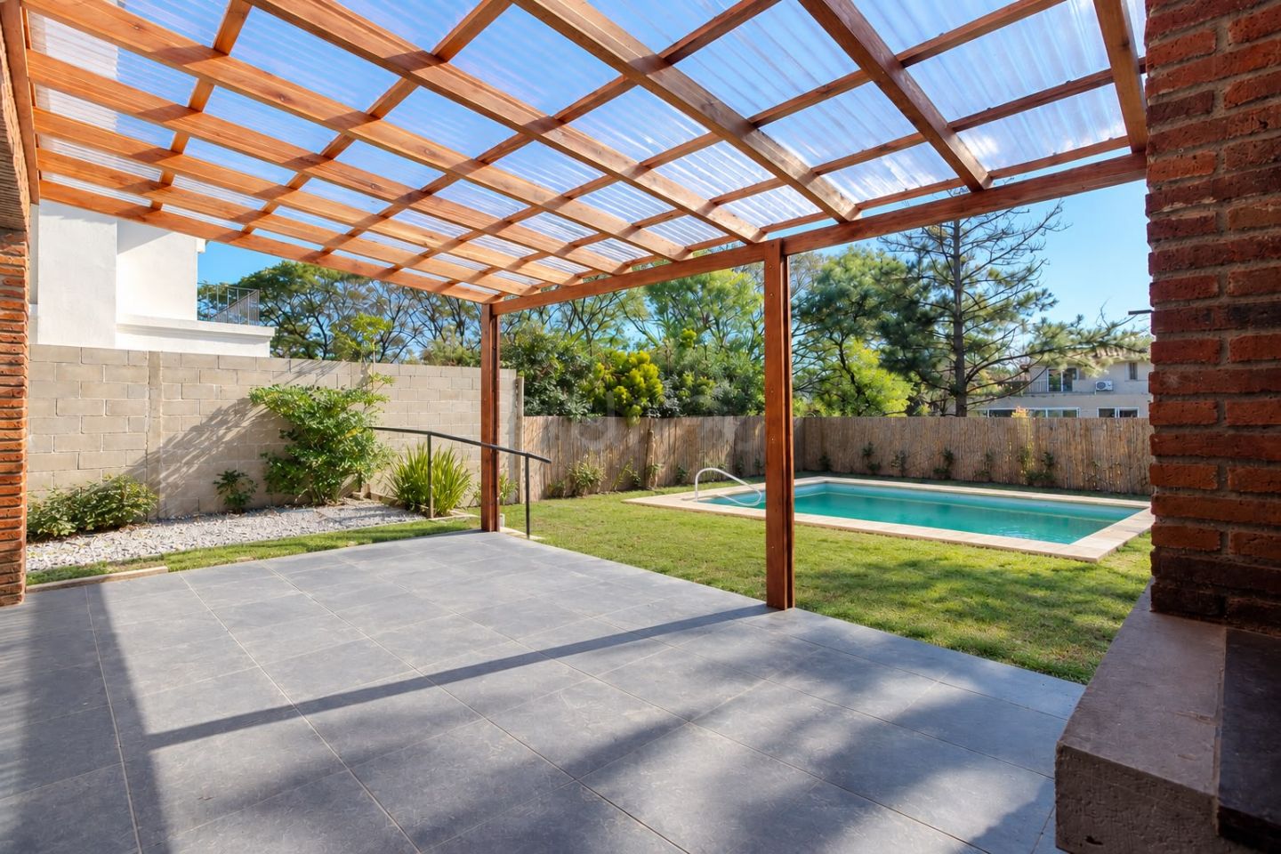 Alquiler casa de 3 dormitorios con piscina en San Nicolás, Montevideo · Foto 2