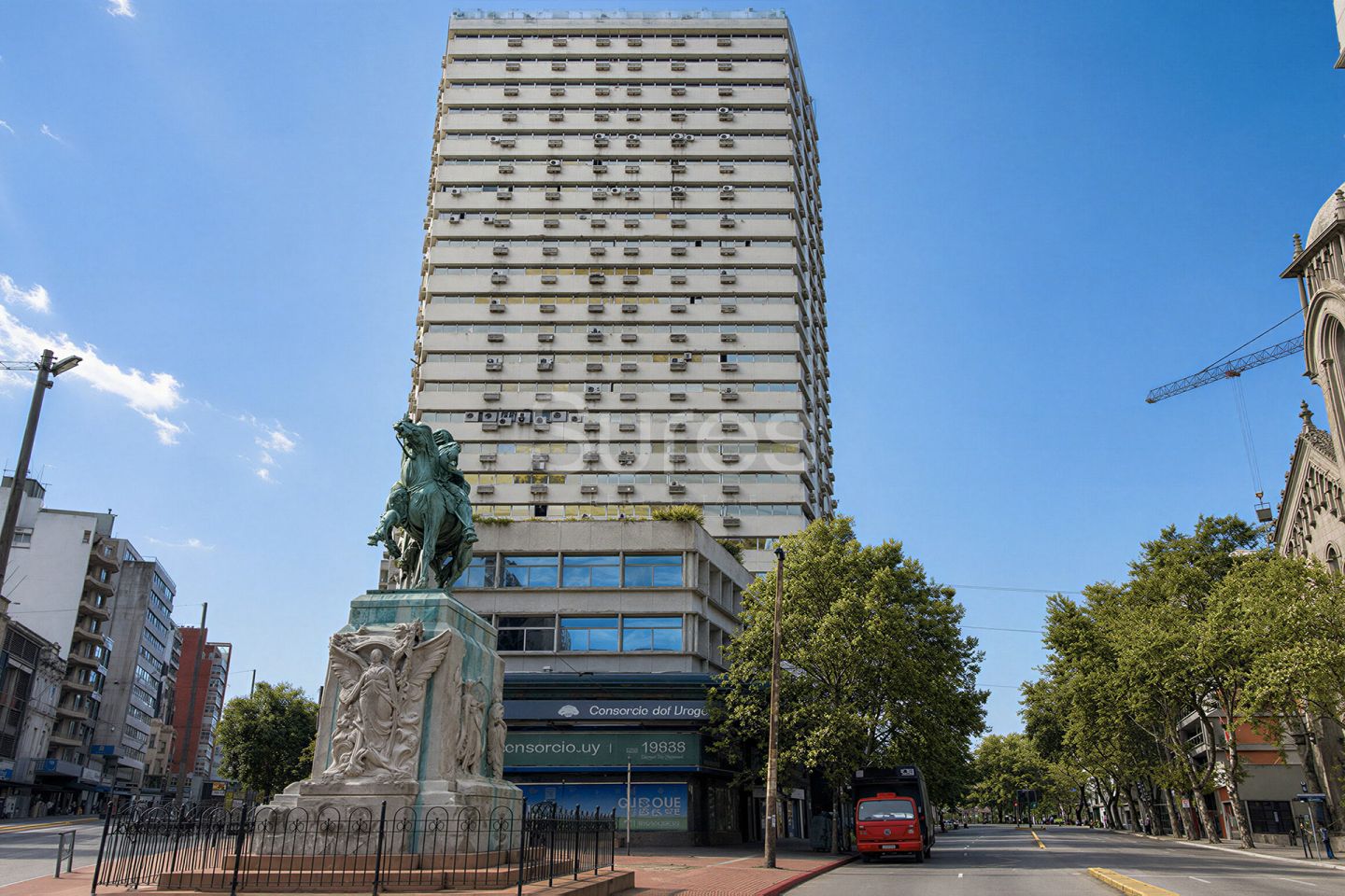 Alquiler de oficina con garaje ubicada en la Torre El Gaucho, Cordón, · Foto 2