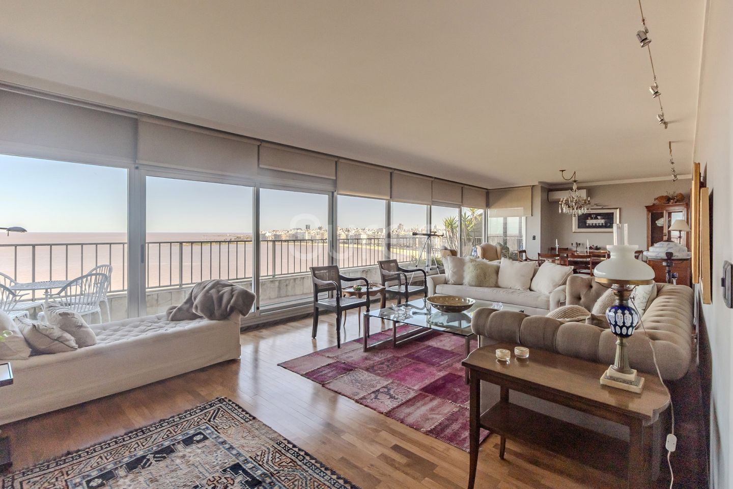 Venta de apartamento de 3 dormitorios mas servicio completo en Pocitos, Montevideo
