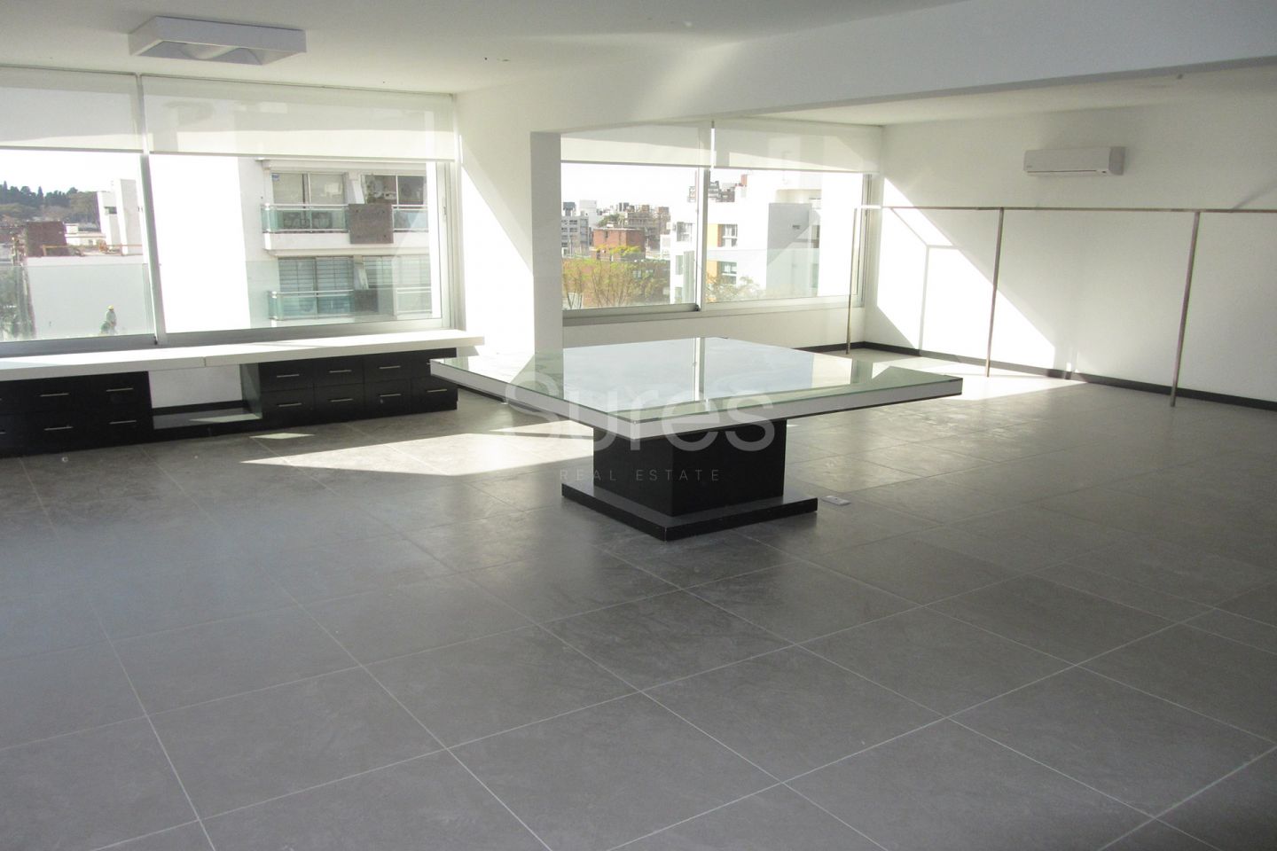 Alquiler de Oficinas en Buceo – Ubicación estratégica y servicios para empresas · Photo 1