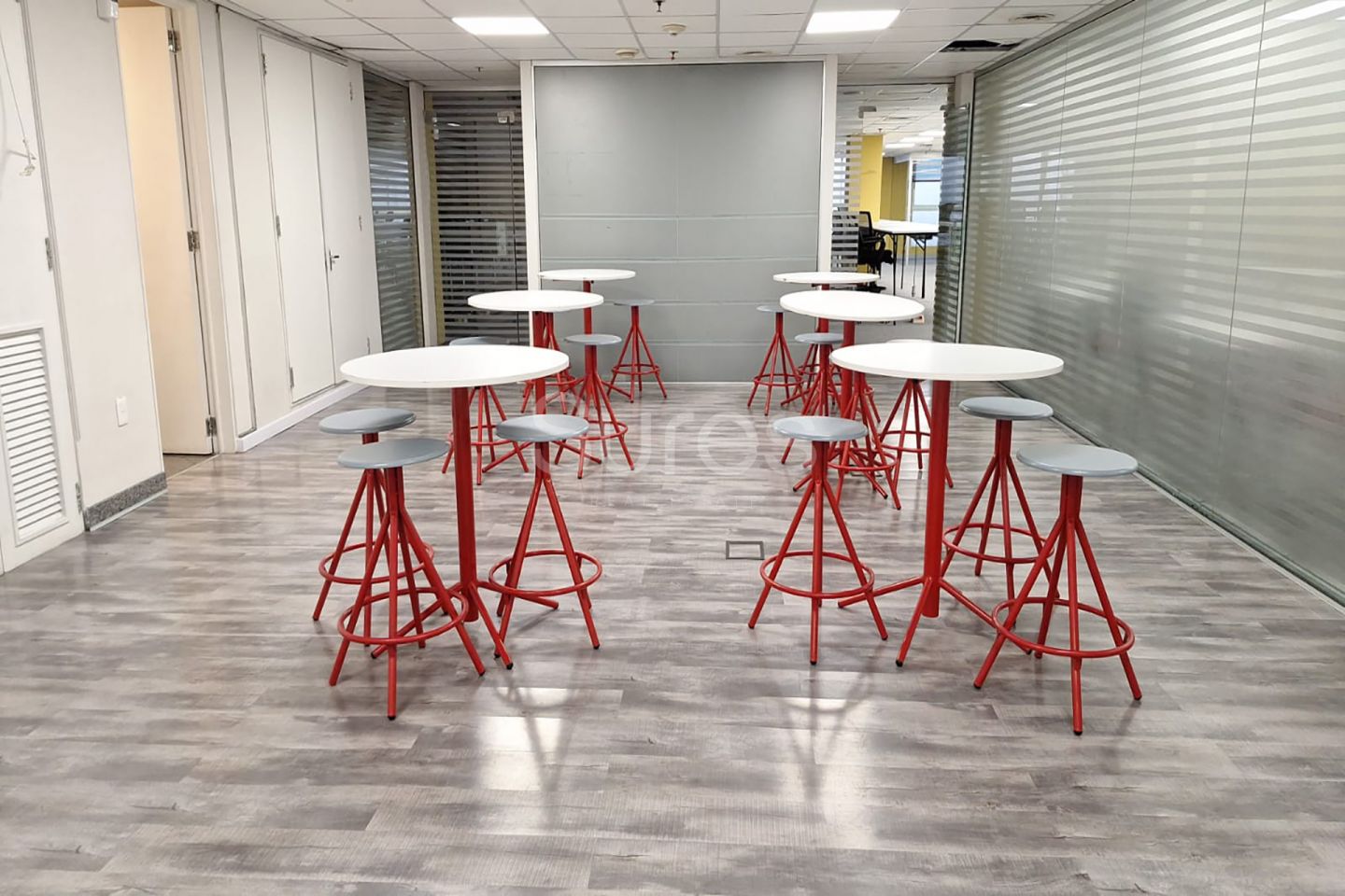 Alquiler de Oficina en Centro, Montevideo - Edifico Corporativo · Foto 12