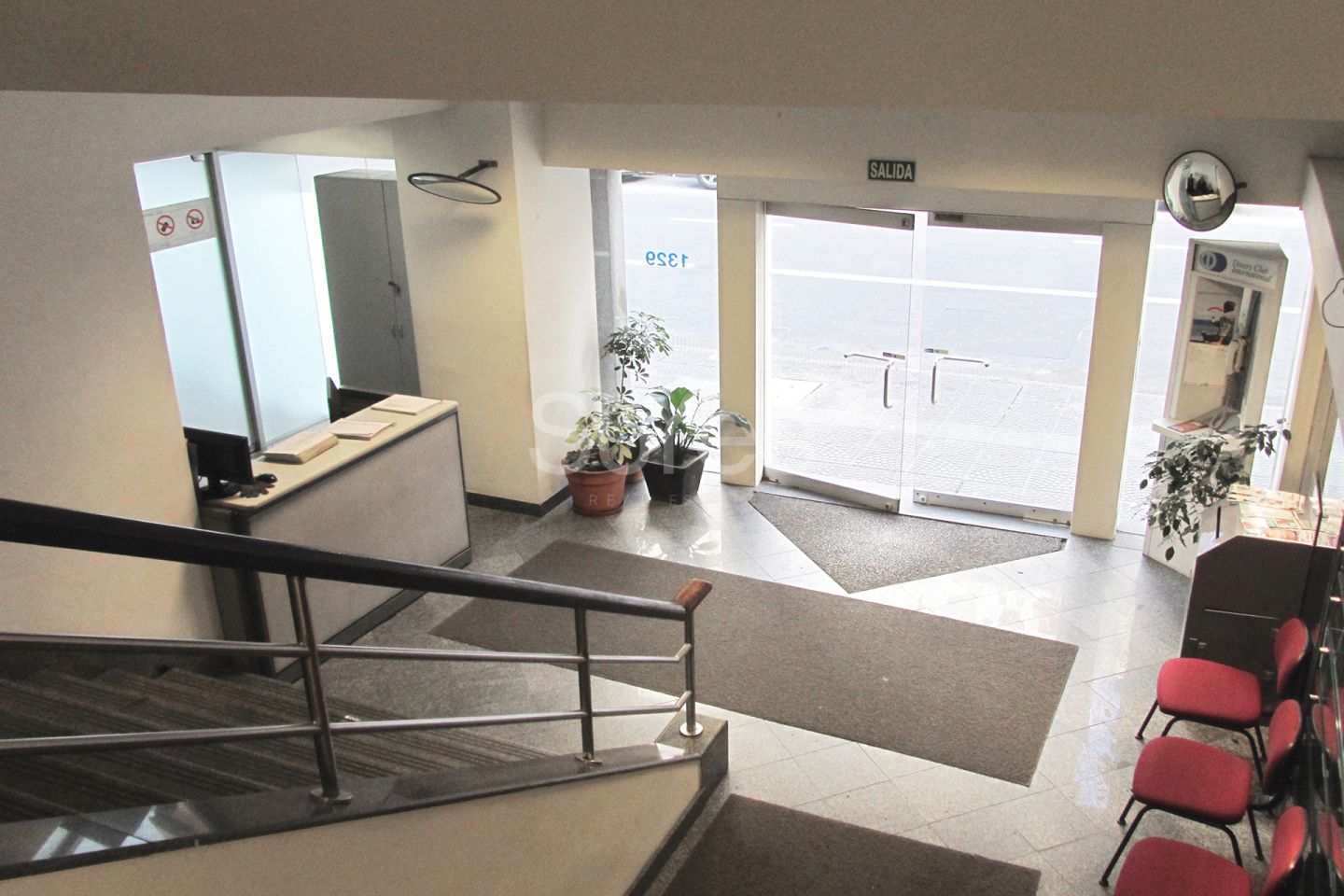 Alquiler de Oficina en Centro, Montevideo - Edifico Corporativo · Foto 2