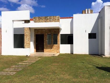 Casa Nueva En Venta En Condominio De 250 M² Y 122 M² Construidos.