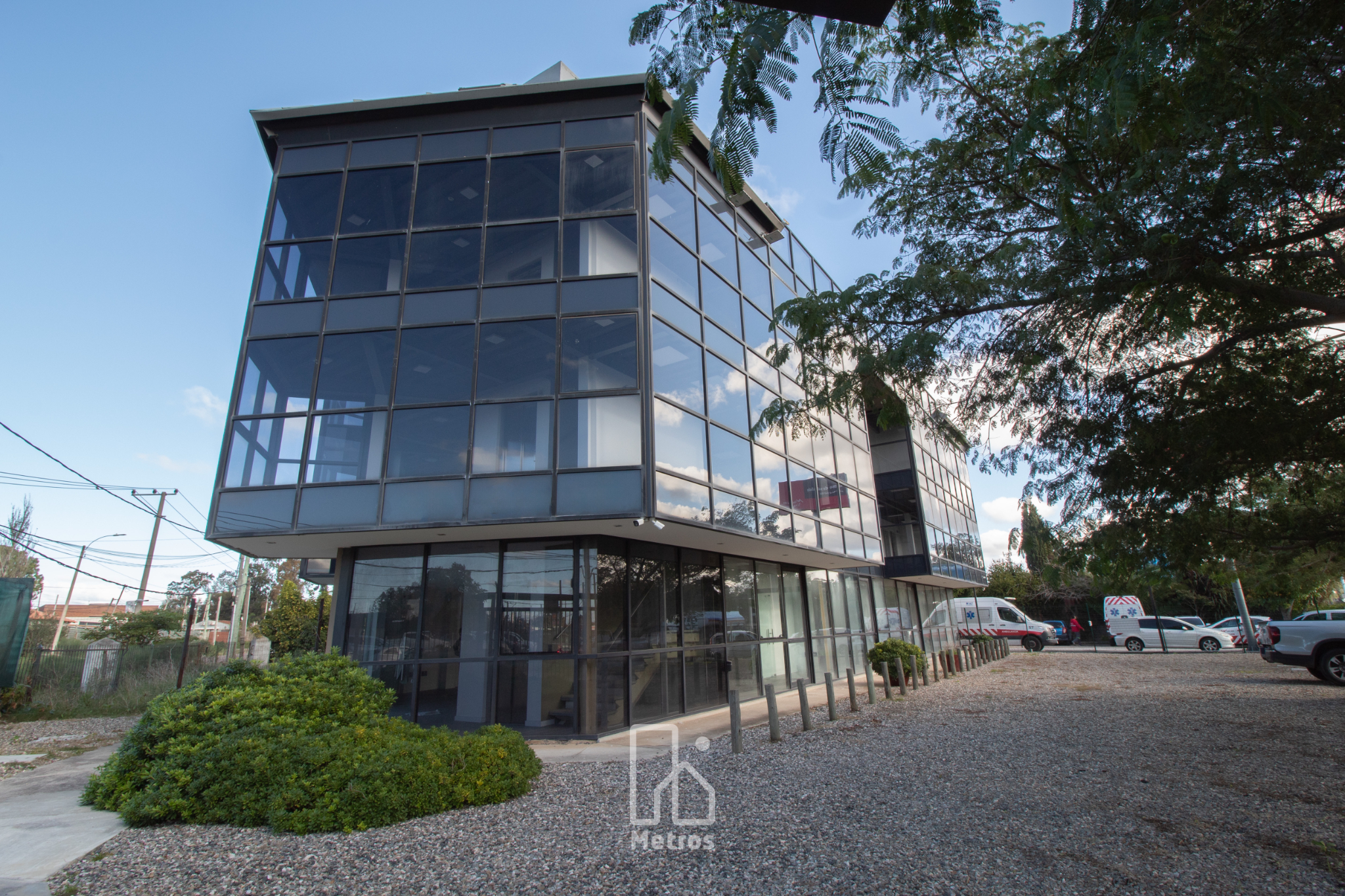 Alquiler Edificio de Oficinas próximo a la Tahona - Frente a Car One