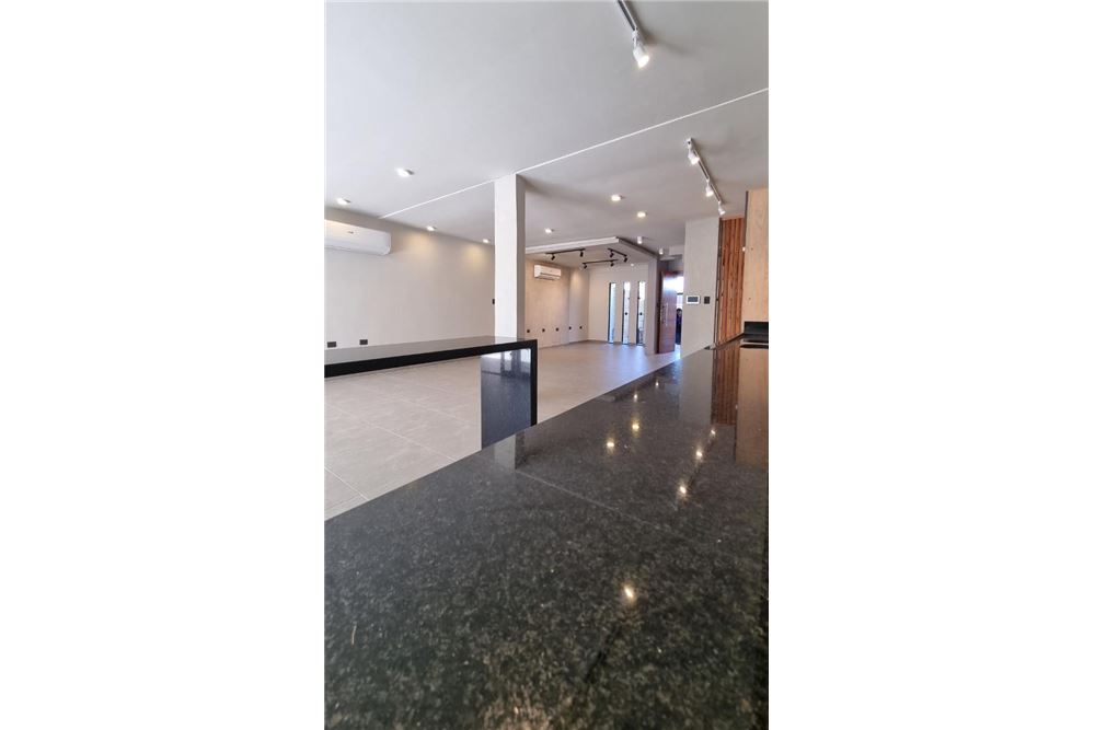 ALQUILO DUPLEX A ESTRENAR EN LUQUE-LOMA MERLO — foto 3