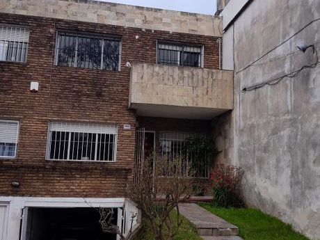 Casa En La Blanqueada, 3 Dorms. Garaje,fondo,parrillero