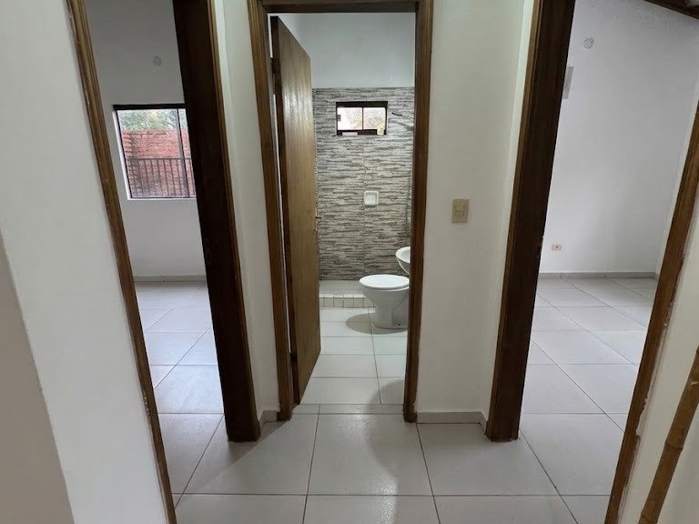 ALQUILO CASA 3 DORMITORIOS EN CUARTO BARRIO LUQUE — foto 3
