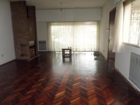 Ubicación Ideal Para Residencias, Consultorios, CLínica O Vivienda!