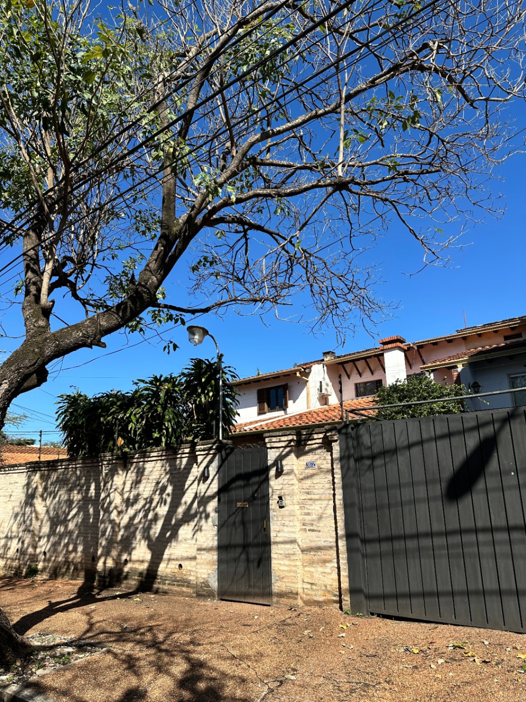 Casa en alquiler c/ cochera en Mburicaó — foto 2