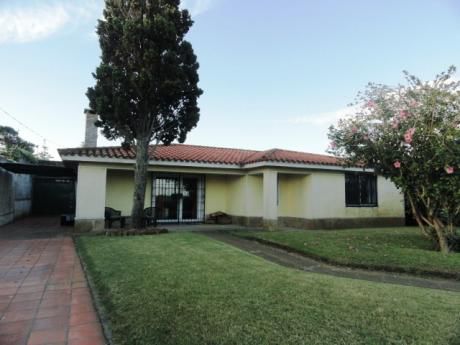 Solido Chalet En Primera Línea