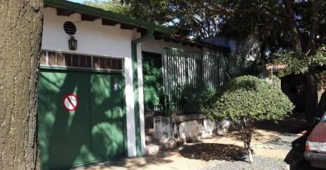 Alfa Inmobiliaria Vende Casa En Villa Morra Terreno En Esquina