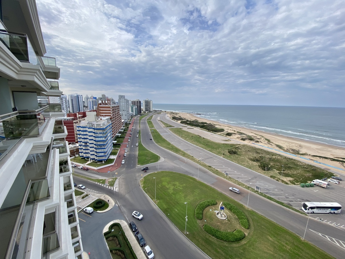 Apartamento en alquiler en Playa Brava