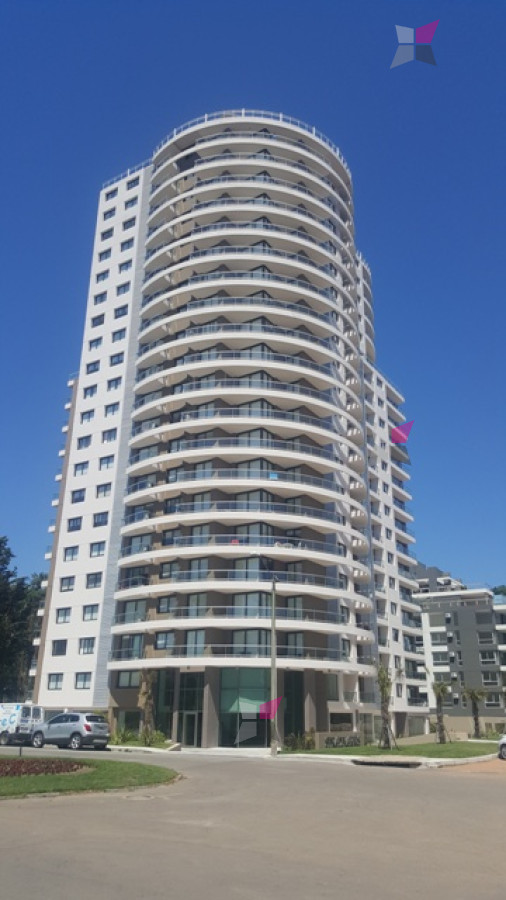 VENTA DE APARTAMENTO DE 2 DORMITORIOS EN EDIFICIO STRADIVARIUS PUNTA DEL ESTE