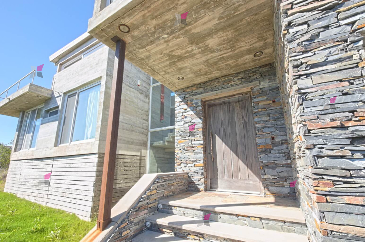 Casa en alquiler a metros del mar con excelente vista · Foto 2
