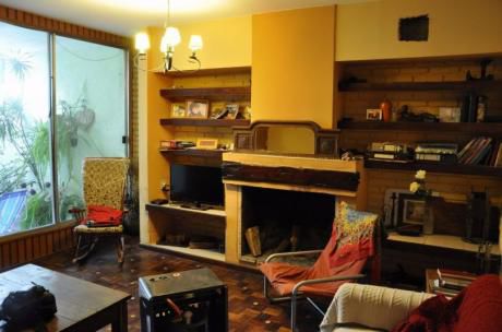 Casa En 2 Plantas, Ideal Empresa O Familia Grande.
