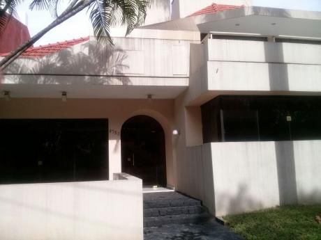 Casa Sobre Avenida Principal Con Ubicación Estratégica P/ Oficinas Y/o Vivienda