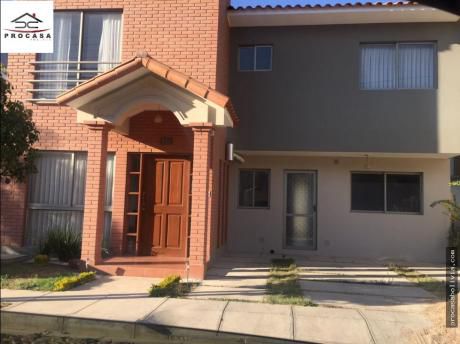 Hermosa Casa A Pasos Del Colegio Tiquipaya