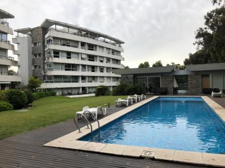 Apartamento Muy Luminoso, En Impecable Estado