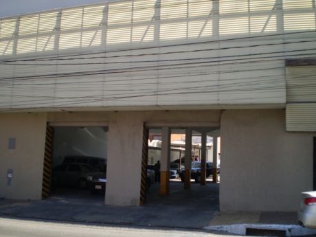 Alquilo Edificio Para Oficinas Con Estacionamientos