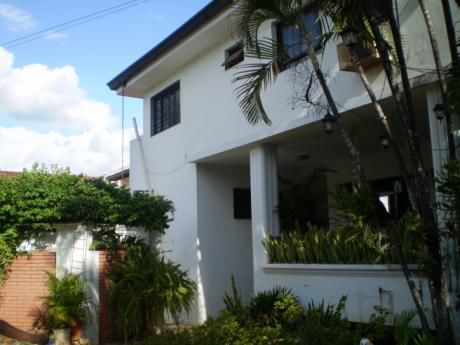 Residencia En Los Laureles