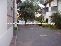 Condominio En Barrio Cerrado Zona Villa Morra