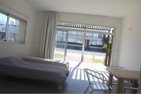Departamento En Manantiales, Con Renta