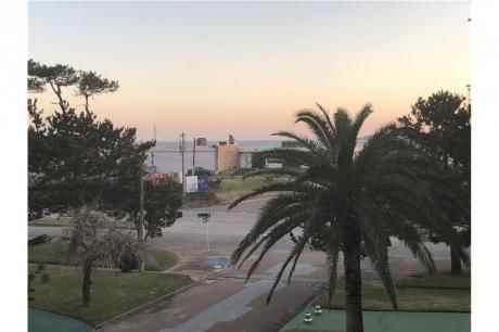 Apartamento Playa Mansa, Primera Linea, Soleado