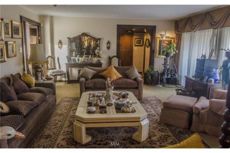 Apartamento, 3 Dormitorios Orient Al Norte, Garaje Doble, E/leña