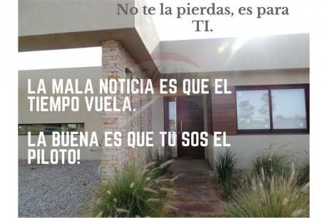 Casa En Barrio Privado, Tres Dormitorios Y Piscina