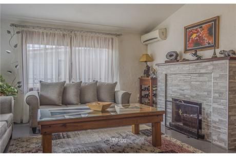 Se Vende Casa De 4 Dormitorios En Shangrilá
