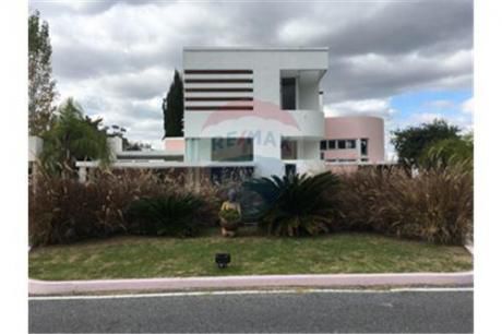 Espectacular Casa En La Marina De Santa Lucia