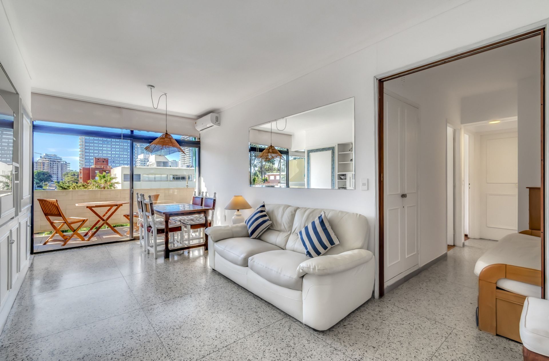 VENTA APARTAMENTO GARAJE AIDY GRILL PUNTA DEL ESTE