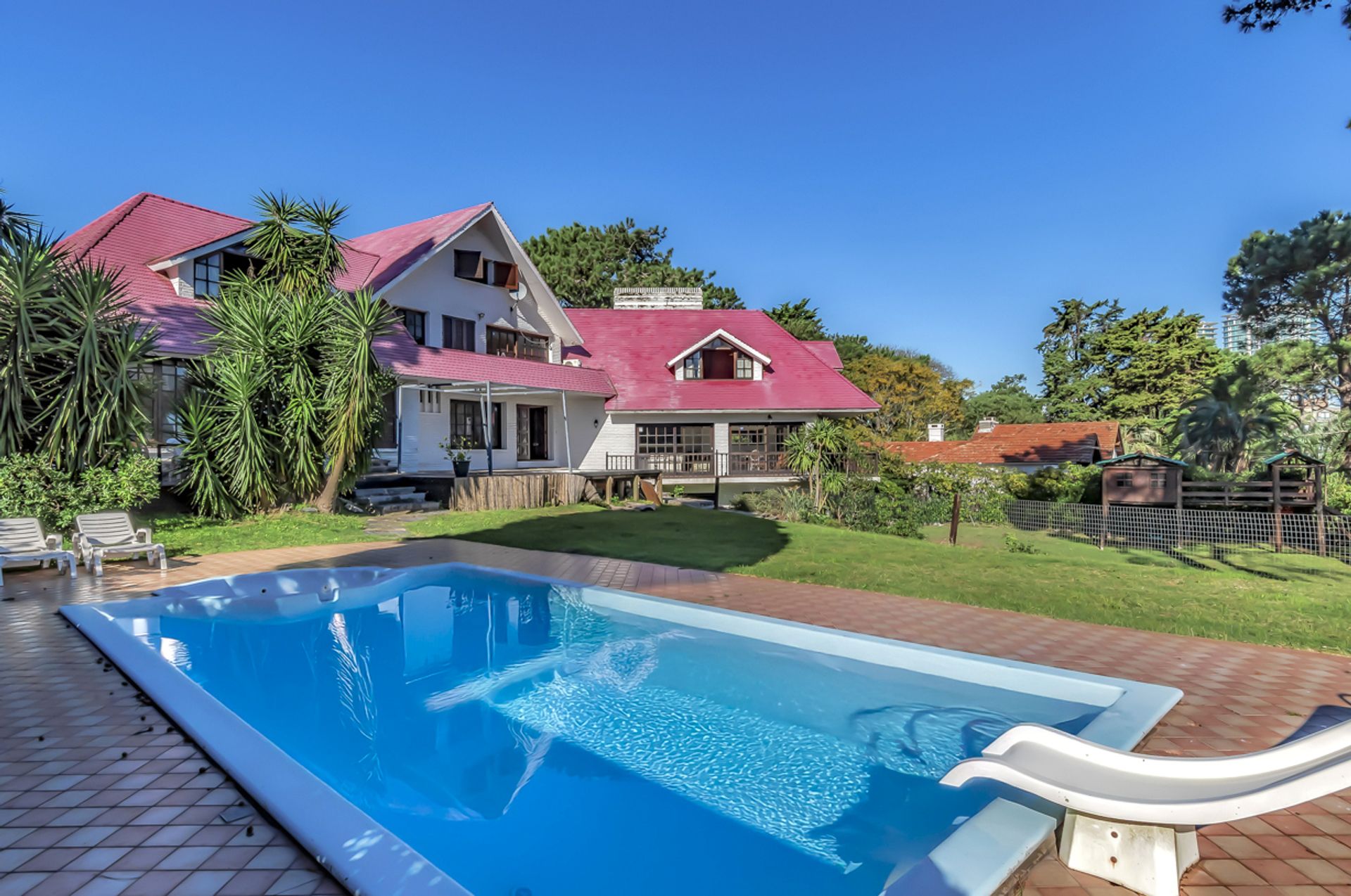 Alquiler Anual Casa de 10 ambientes en Playa Mansa