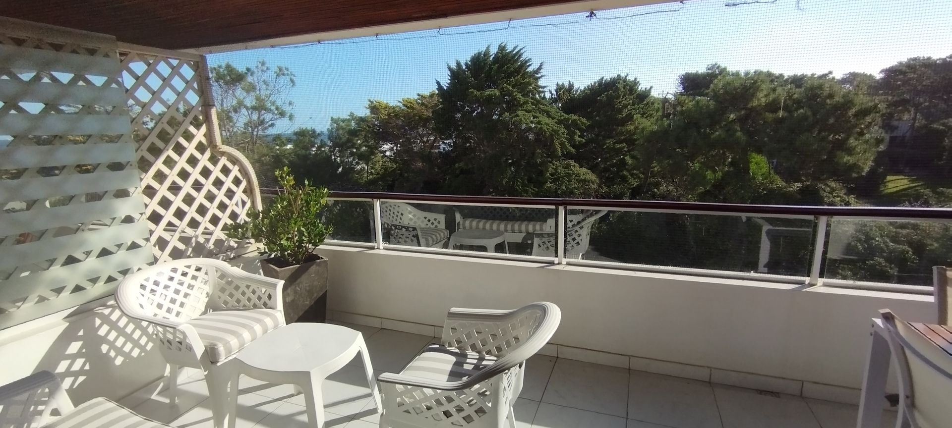 Alquiler apto Brava, 3 dormis y servicio, piscina. · Foto 2
