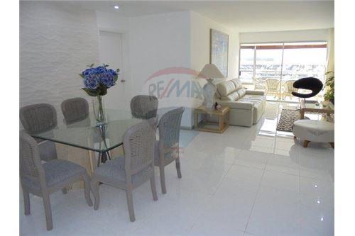 Frente al puerto, 3 suites y terraza. · Foto 5