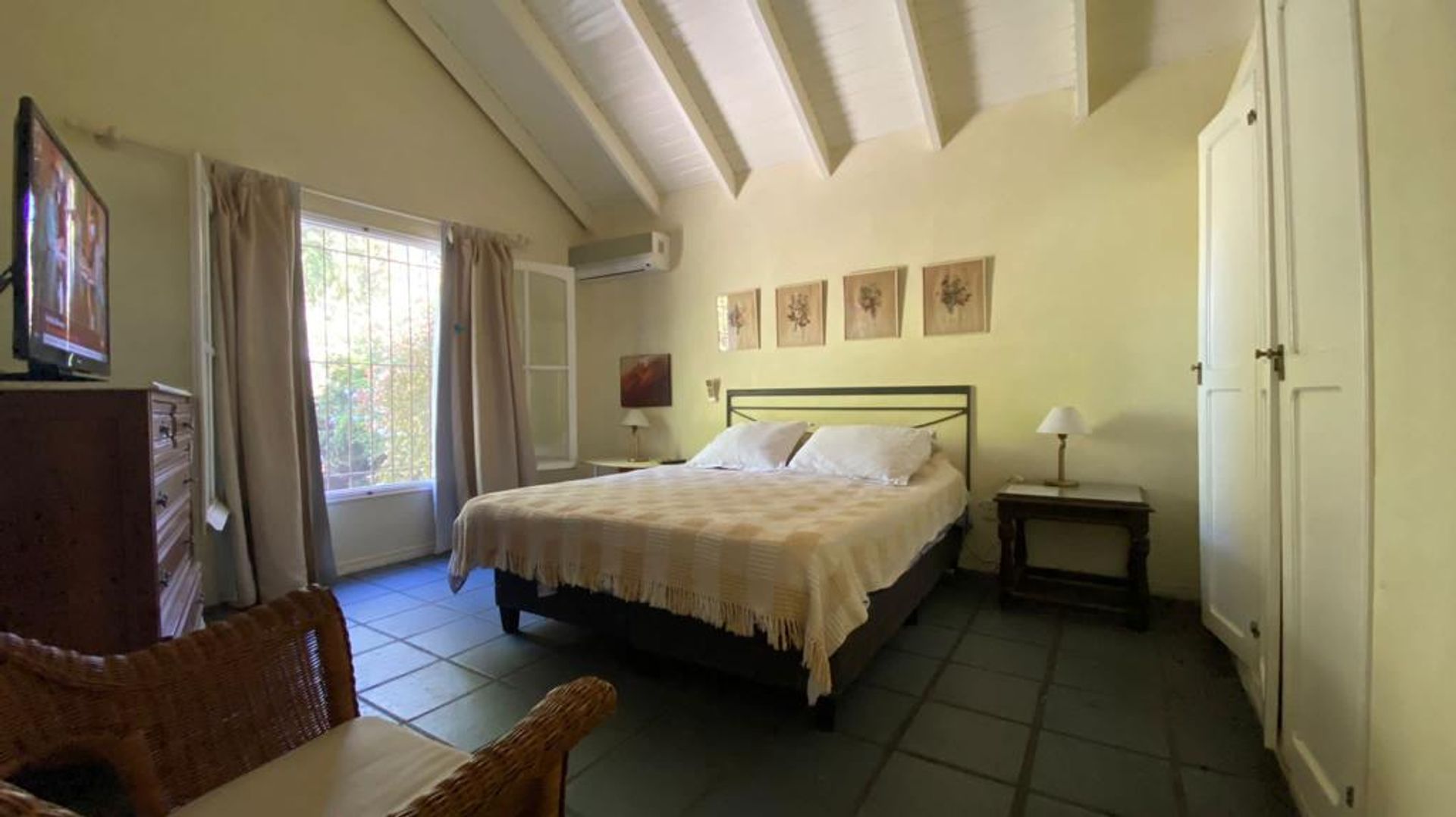 Casa en alquiler 4 Dorm + servicio y escritorio · Foto 8