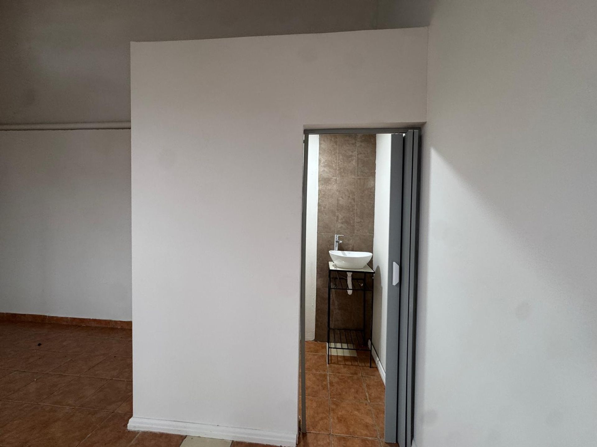 ALQUILER de LOCAL en esquina con potencial · Foto 4