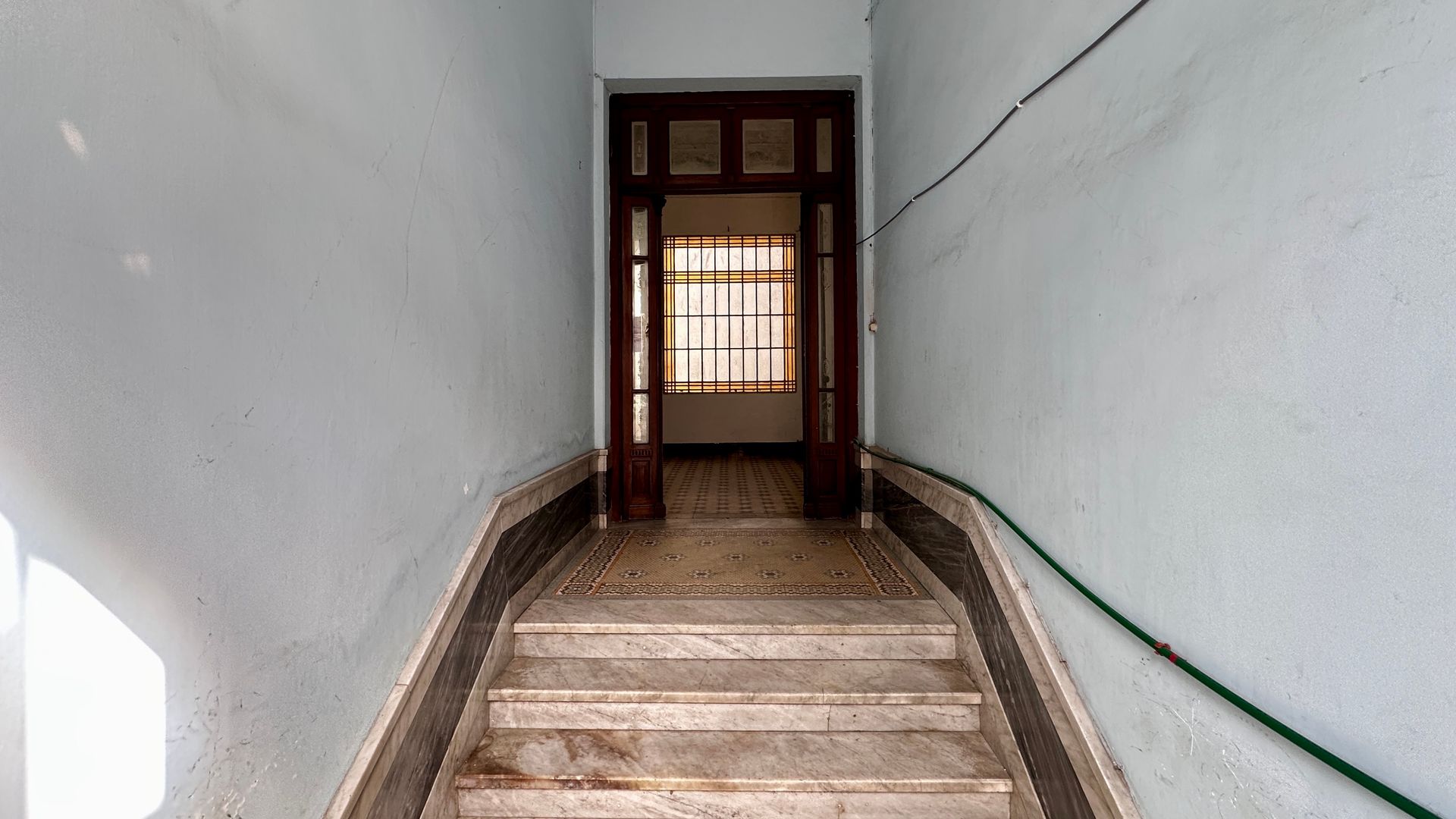 Casa con gran potencial de reciclaje. - foto 3