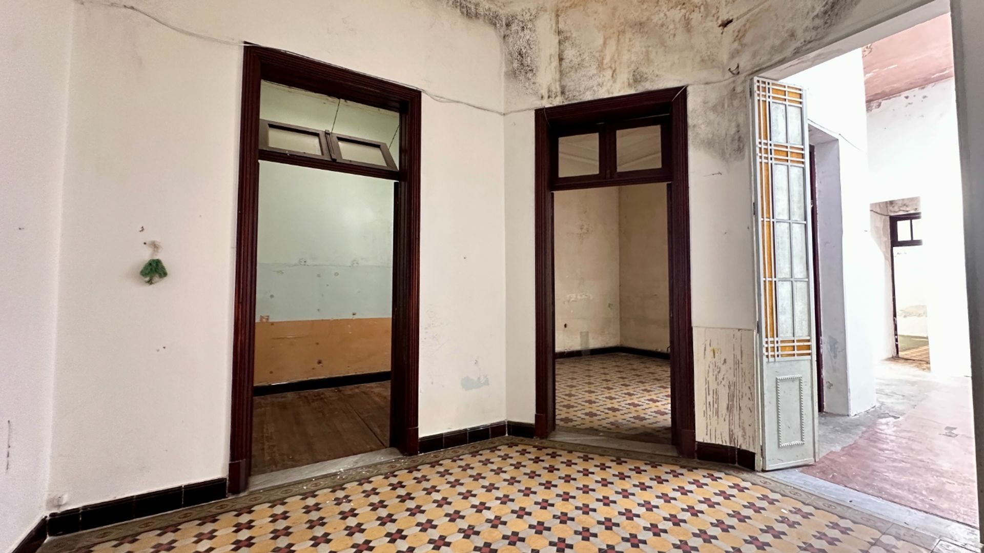 Casa con gran potencial de reciclaje. - foto 2