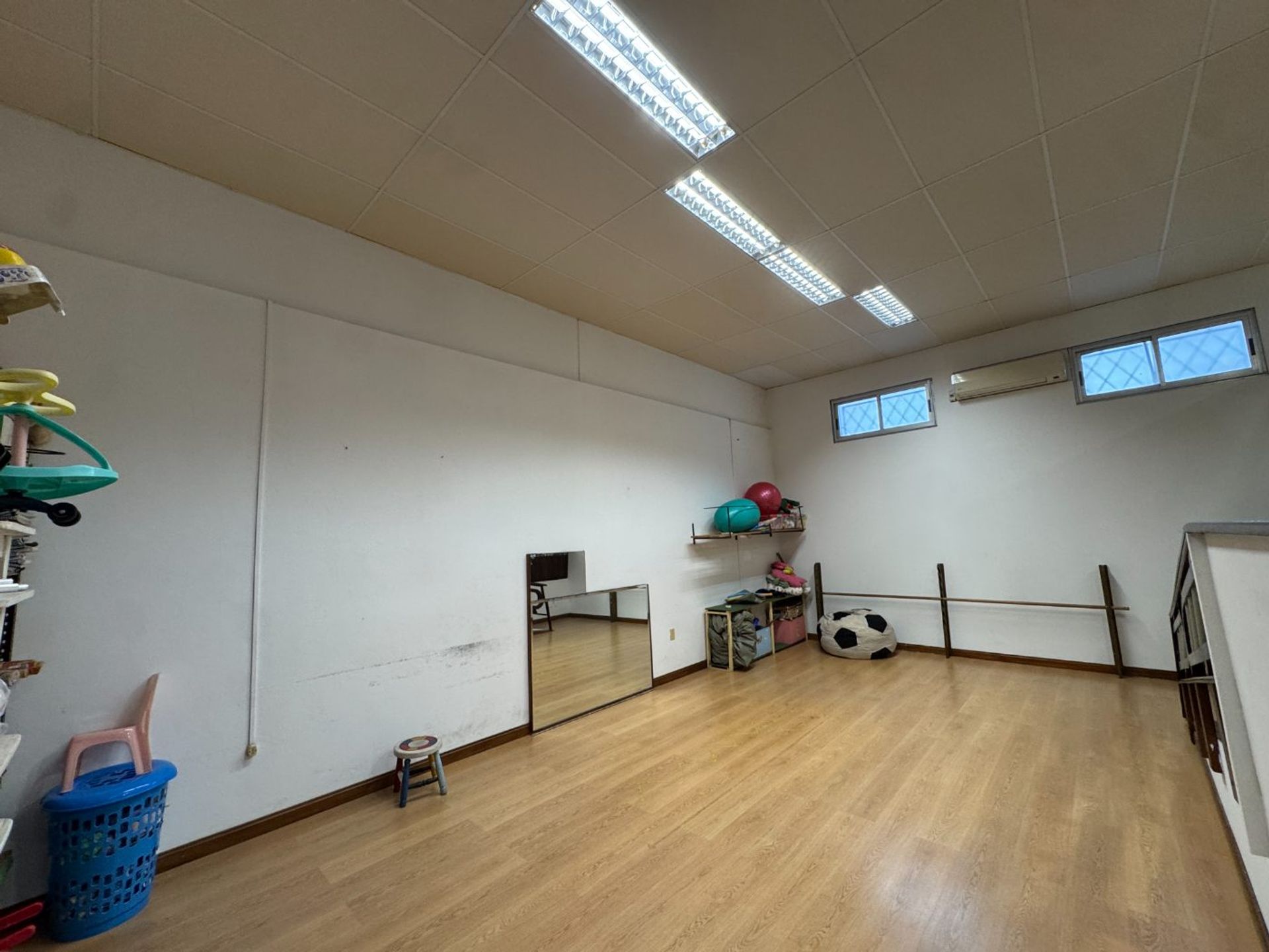 Amplio local comercial en alquiler · Foto 8