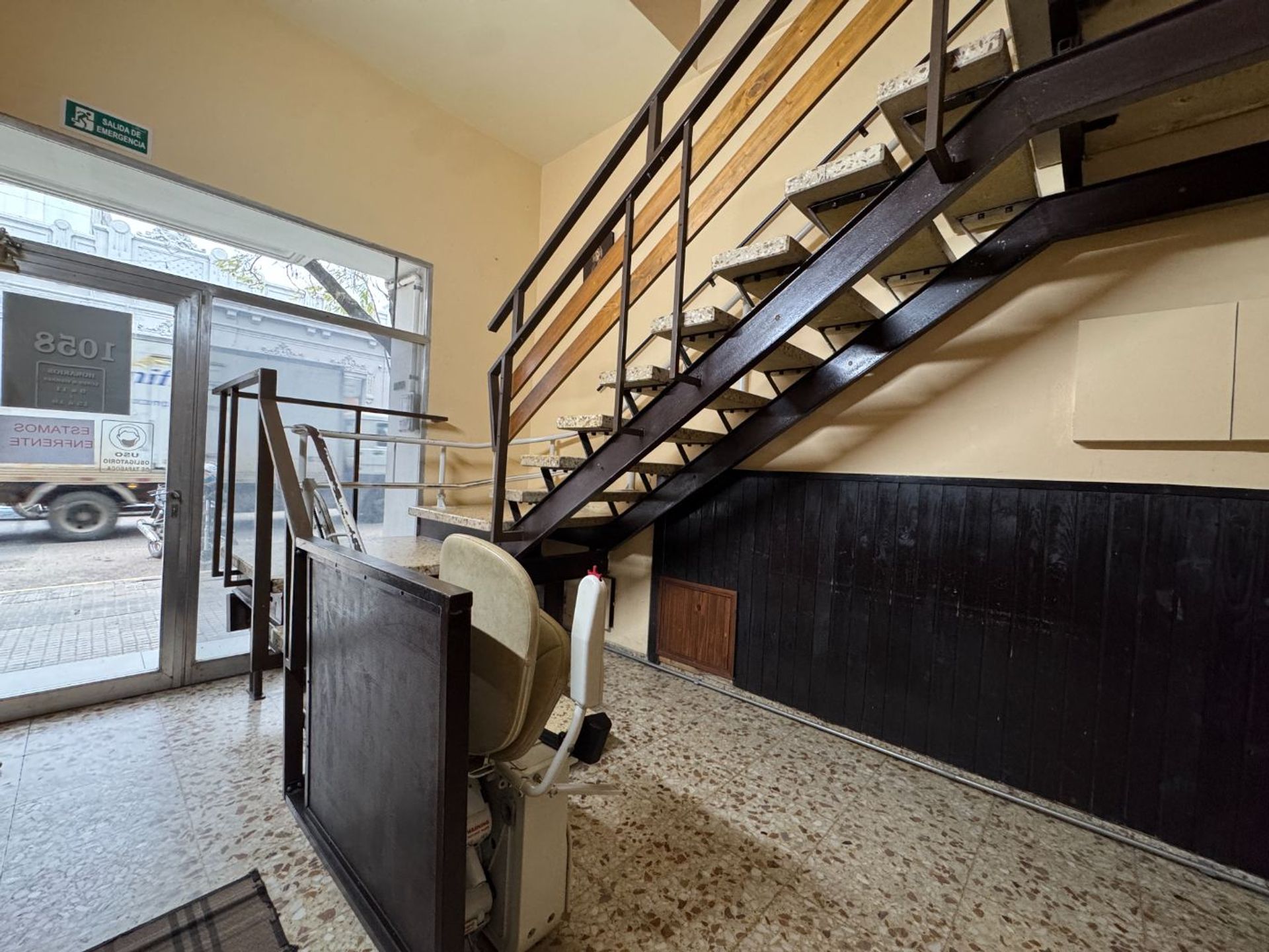 Amplio local comercial en alquiler · Foto 2