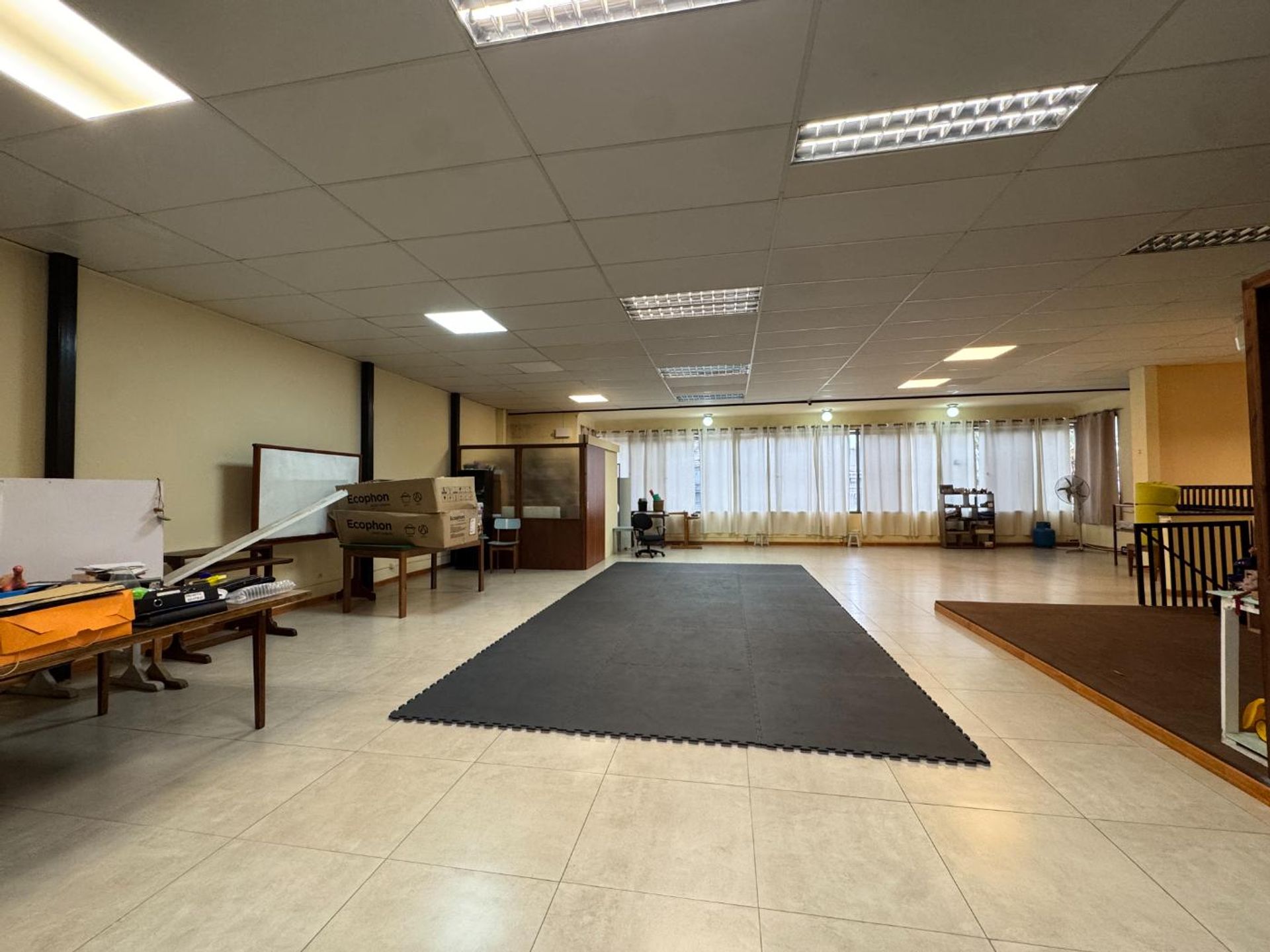Amplio local comercial en alquiler · Foto 3