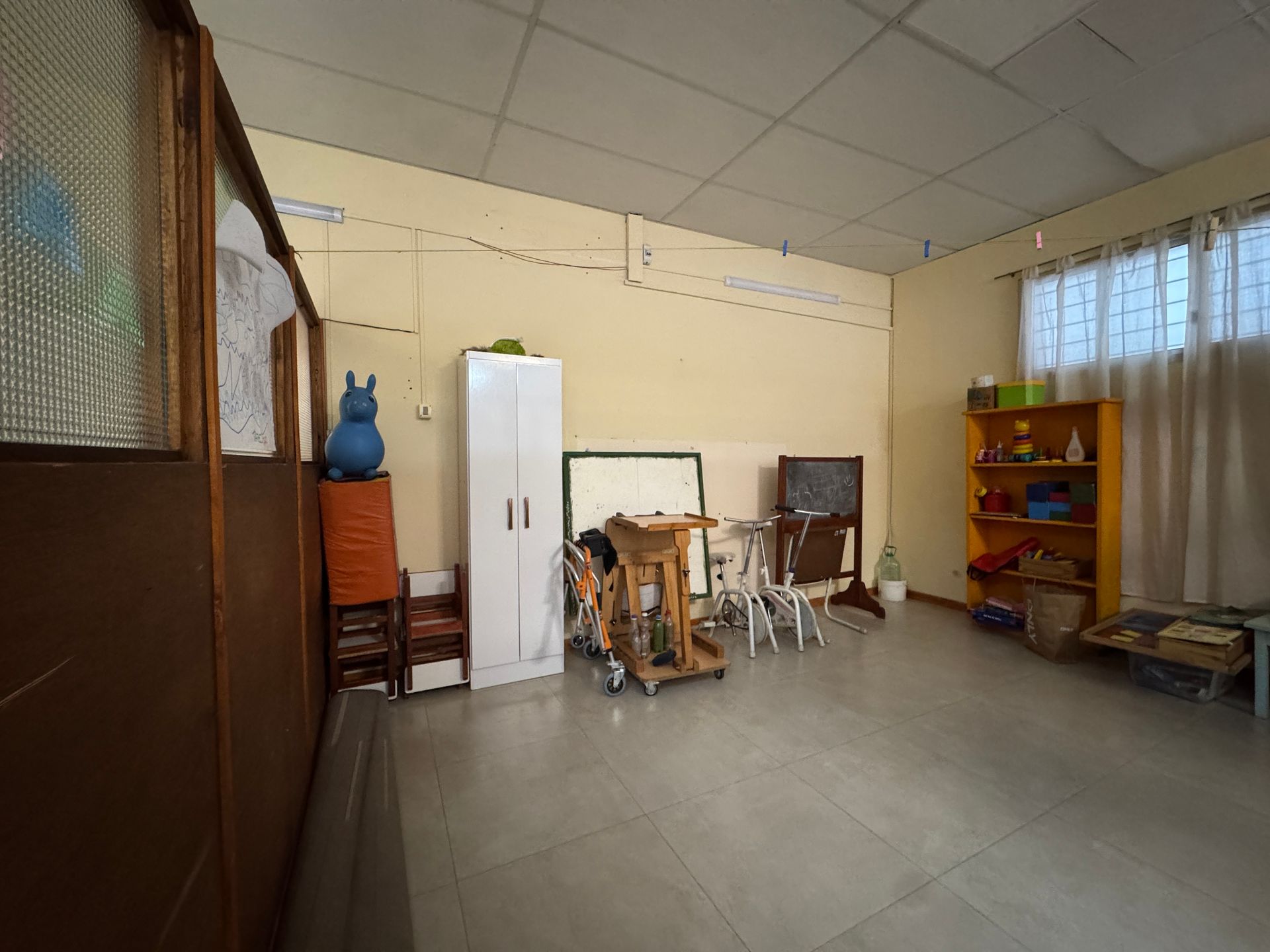 Amplio local comercial en alquiler · Foto 9
