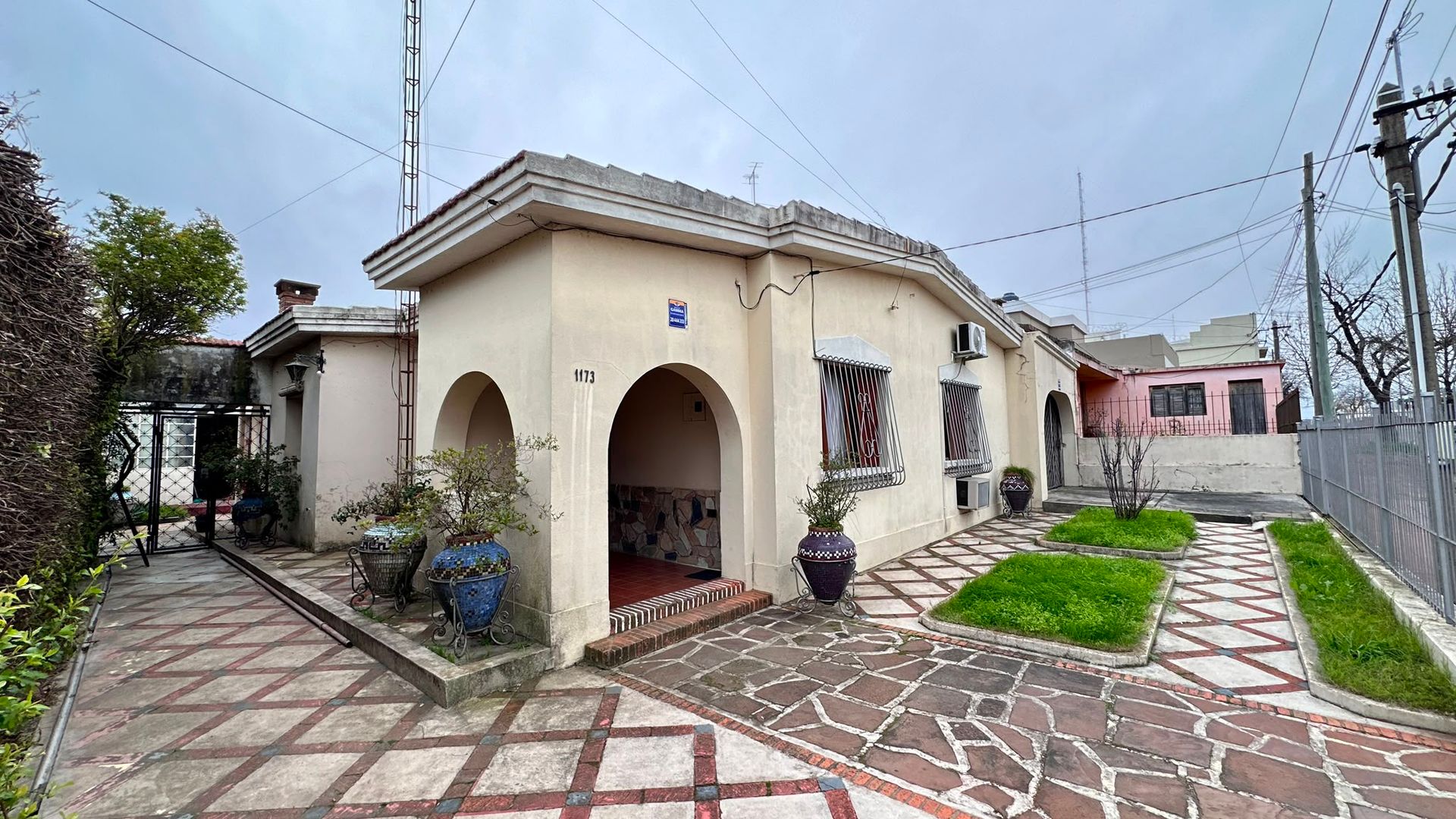 GRAN CASA EN VENTA 5 DORMITORIOS - foto 1