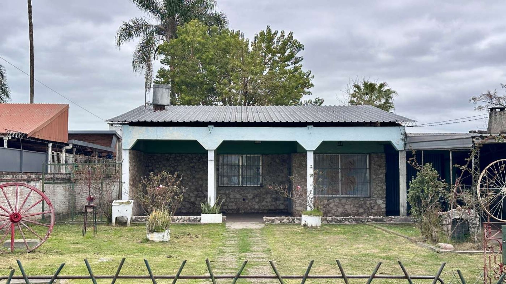VENTA CASA COSTANERA CON JARDÍN - foto 3