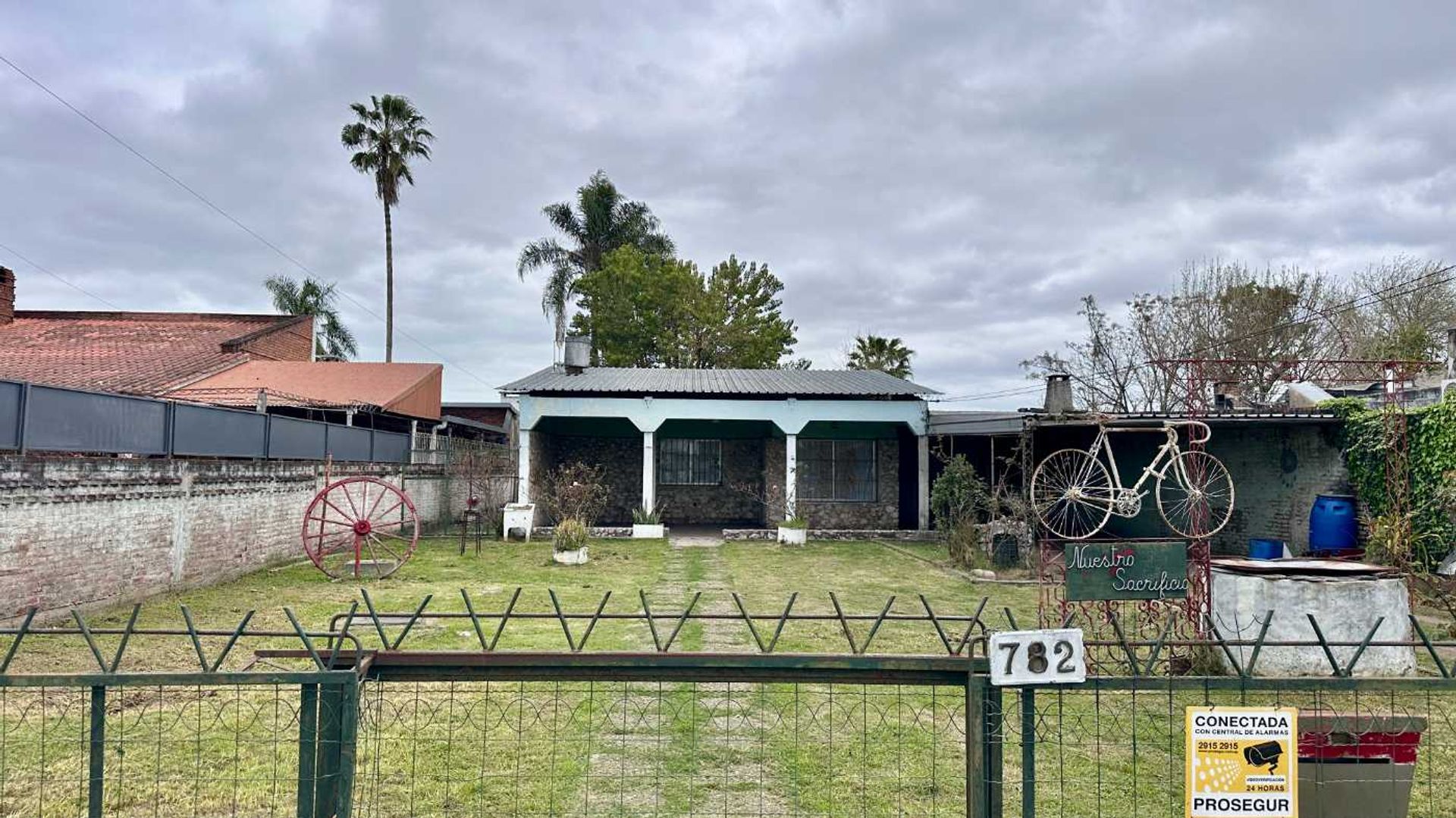 VENTA CASA COSTANERA CON JARDÍN - foto 2