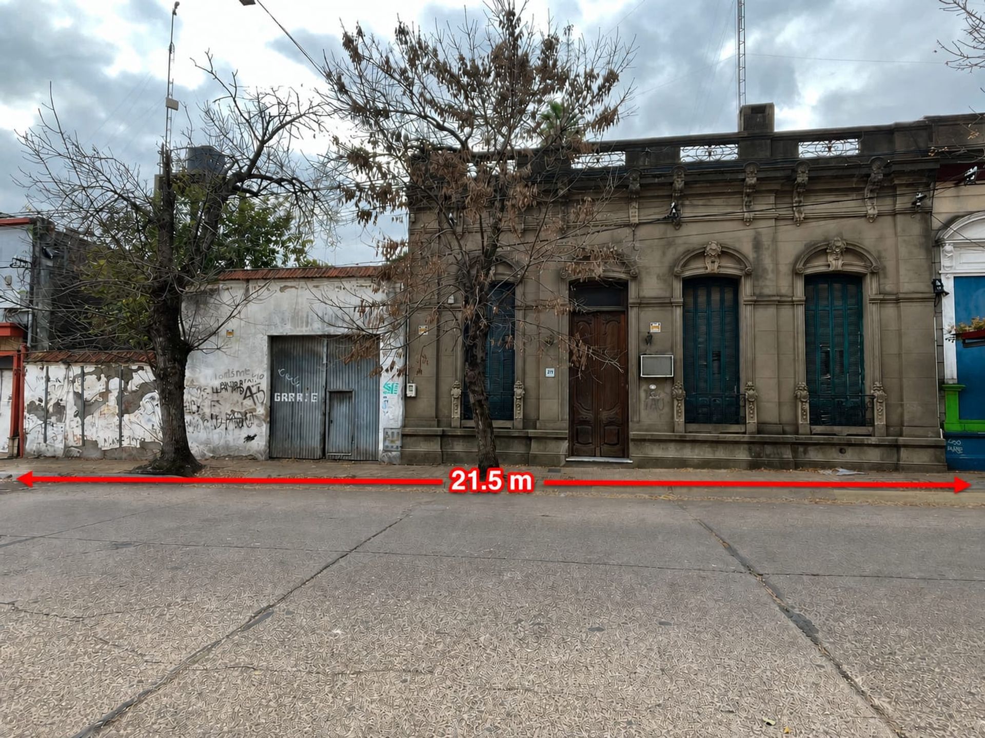 Casa céntrica gran terreno, ideal para desarrollo - foto 1