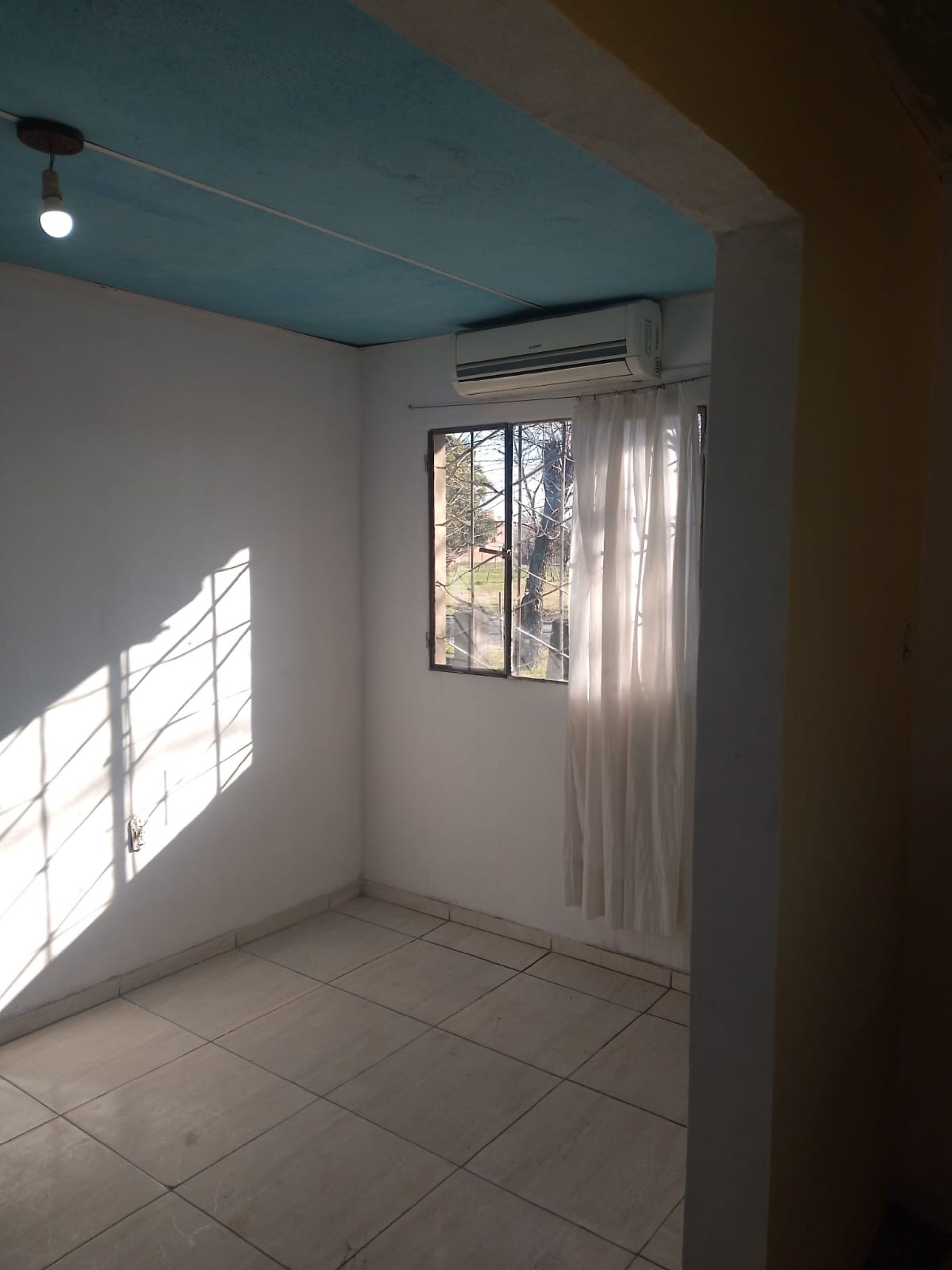 Casa en Alquiler con entrada para vehículo · Foto 4