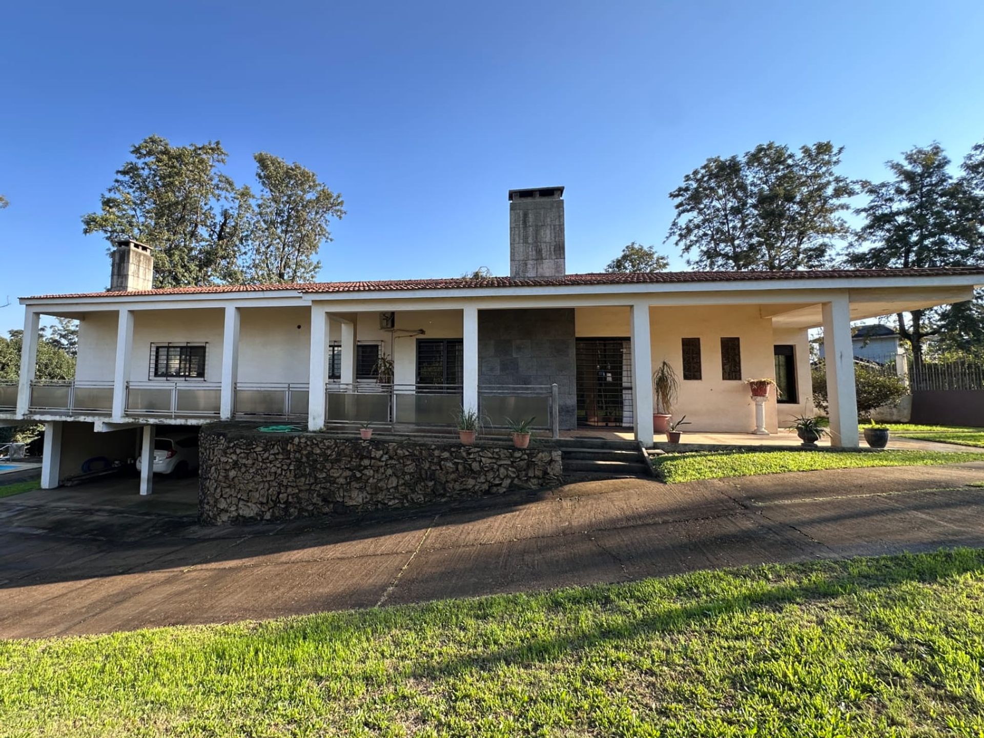 Casa con pileta, parrillero y 1.000 m² en Salto - foto 1