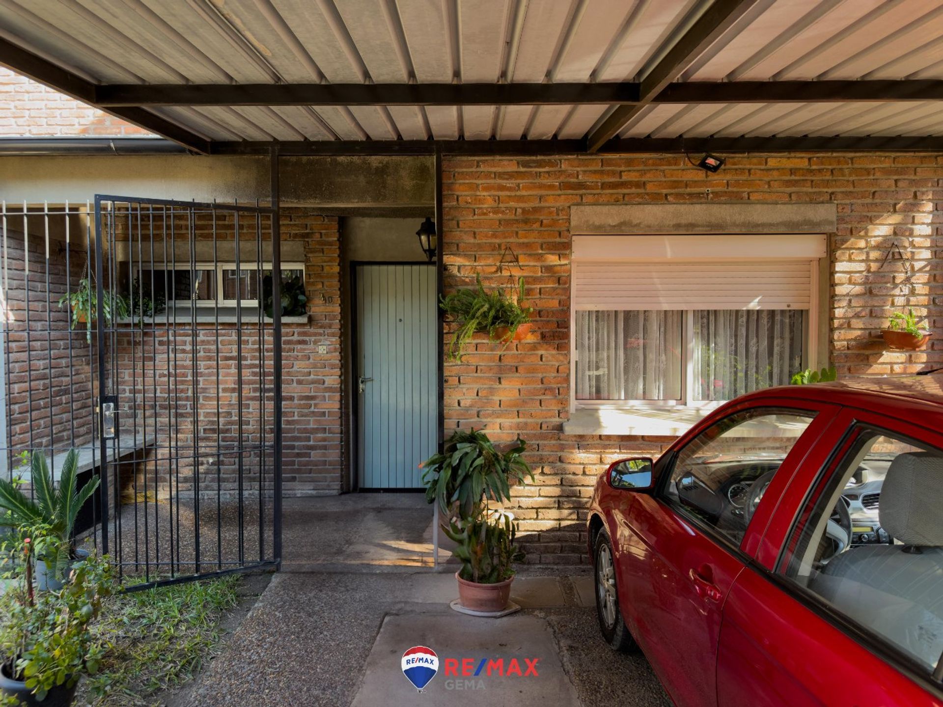 Casa Dúplex en zona este, 3 dormitorios y cochera. - foto 2